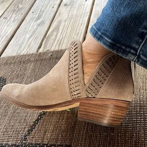 Like brand new Vince Camuto booties